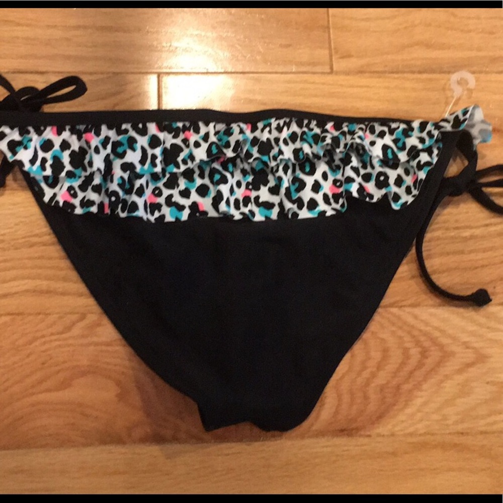 NWOT Women’s size M black with leopard style Pk/BL